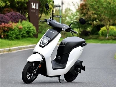 Medium-muaj peev xwm E-scooter